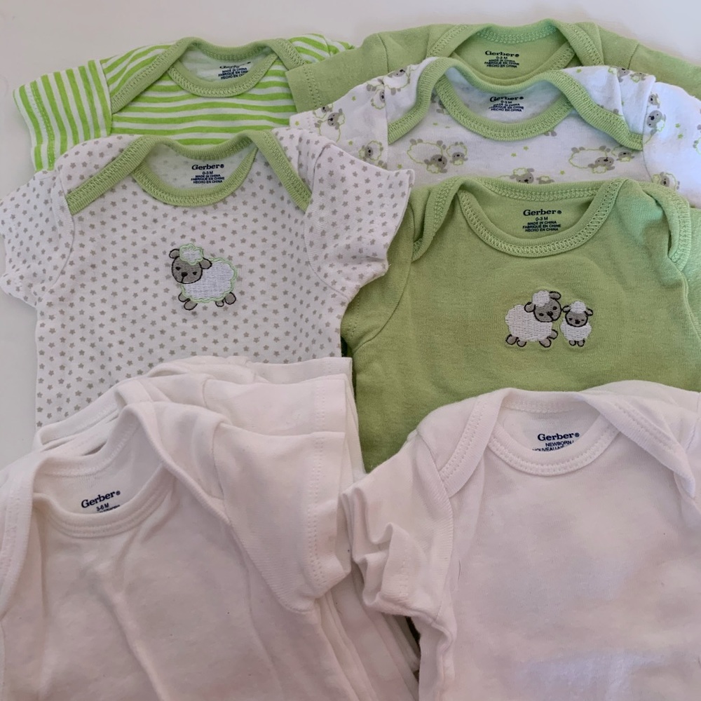 *sold* 12- Gerber Unisex Onesies NB, 0-3M, 3-6M